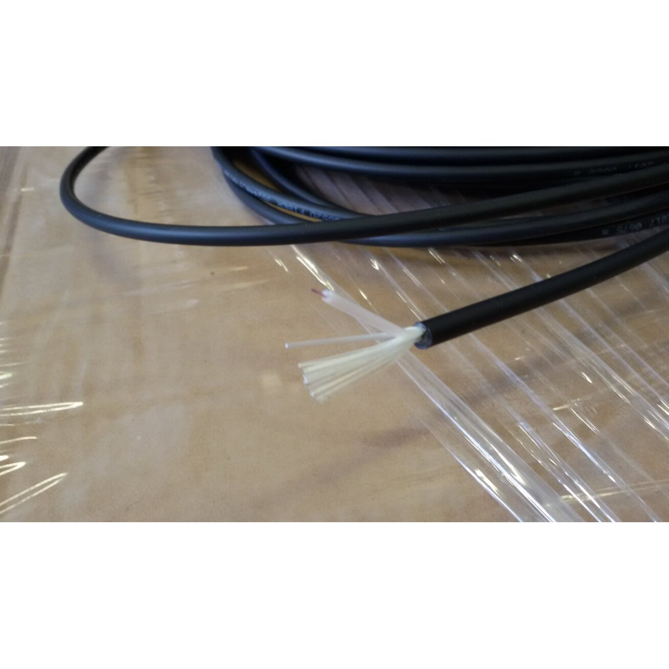 Single-Mode 4 core fiber optic cable indoor-outdoor 652B