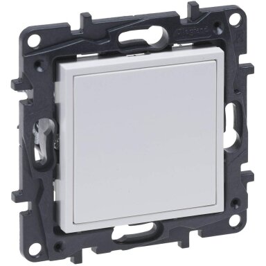 White socket cover Niloe Step Legrand 863100
