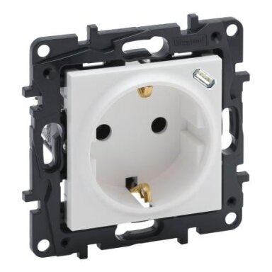 Socket with grounding + USB-C Niloe Step Legrand 864127