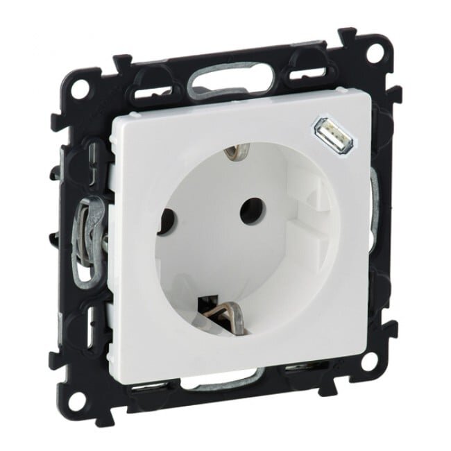 2P + E USB type C mixed socket outlet Valena Life Legrand 753135