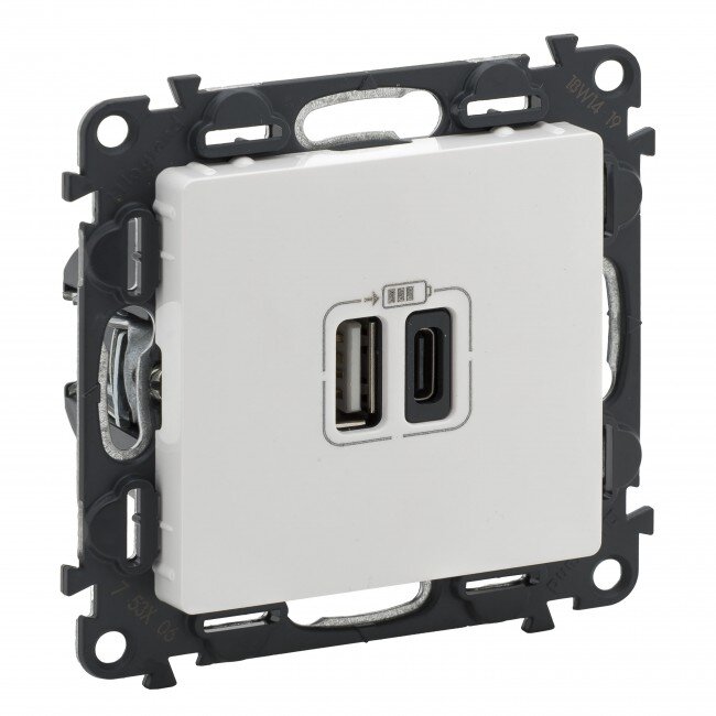 Double USB type C + Type A sockets Valena Life Legrand 753106