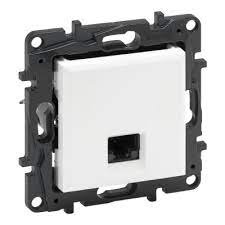 UTP 6 lizdas Niloe Step Legrand 863167 (baltas) UTP 6 lizdas Niloe Step Legrand 863167 (baltas)